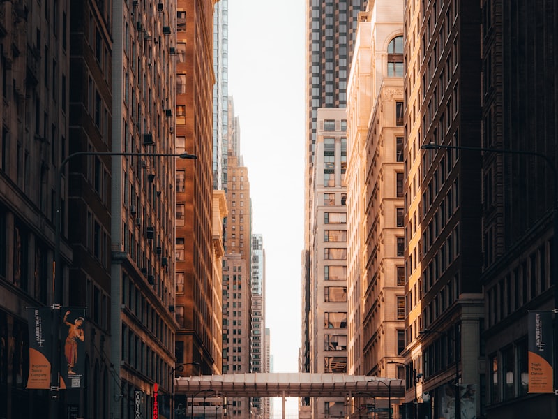 Historisch sehir merkezi met grachten en dar sokaklar